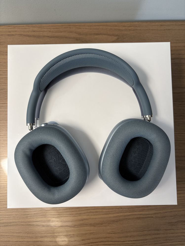 AirPods Max USB-C w kolorze niebieskim niemal nowe
