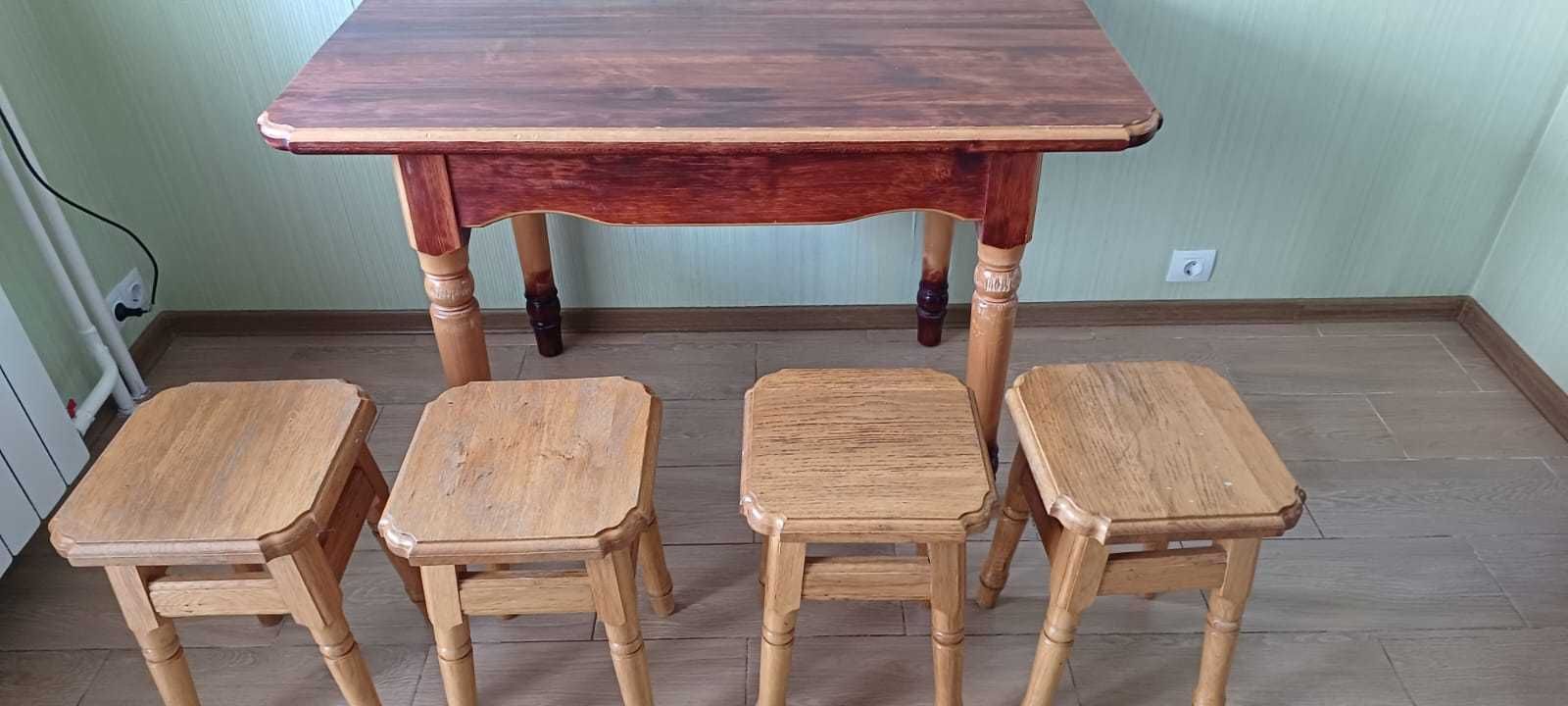 Кухонний комплект (стіл + стільці)