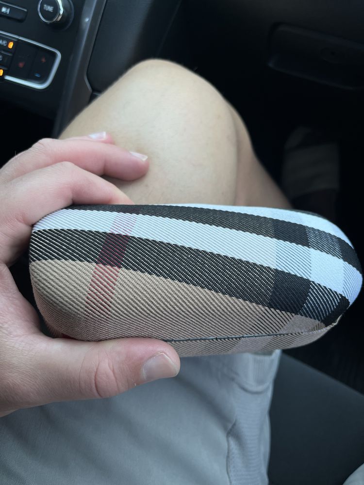 Очки солнцезащитные Burberry