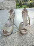 Sapatos nude de salto alto