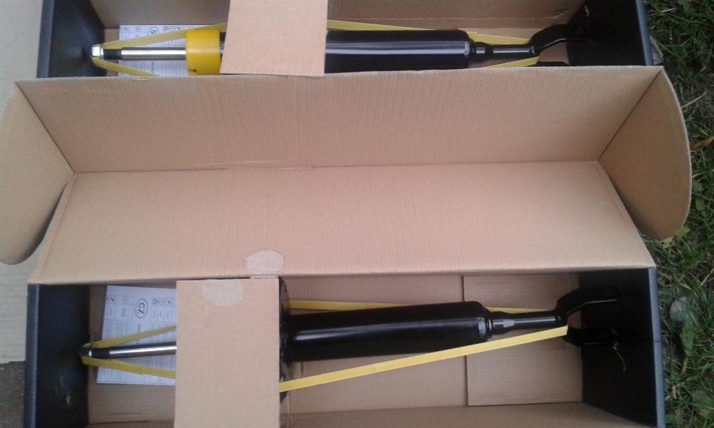 Амортизатори для Пасат Б5 А4 А6 ШКОДА Суперб Нові Якісні Польша