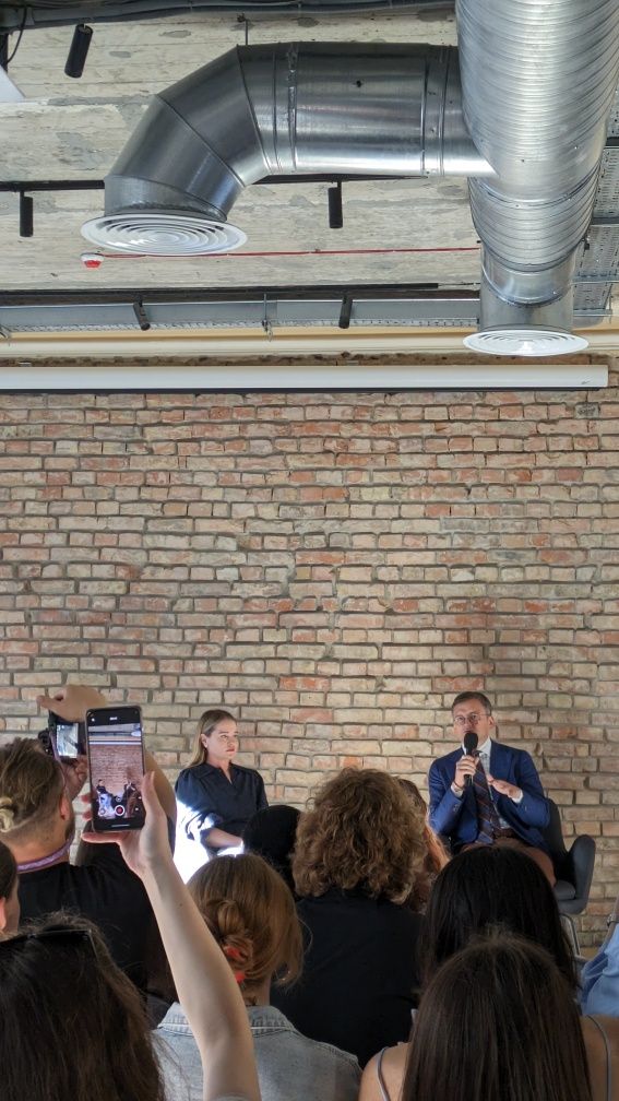 Підписана книга Війна і Нові Горизонти Дмитро Кулеба