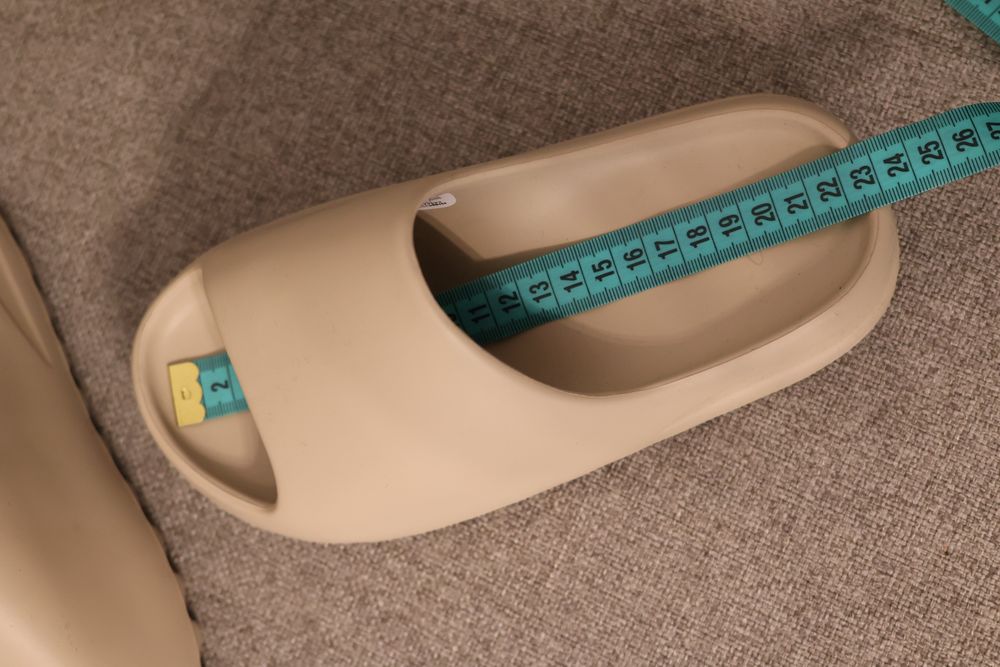 Тапочки Yezzy нові