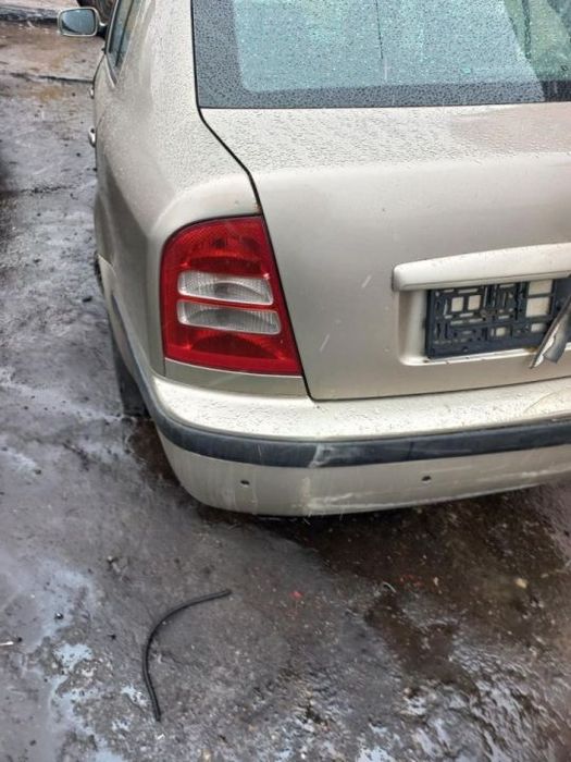 Skoda Octavia 1.9 TDI 90km 04r lampy tylne prawa lewa europa