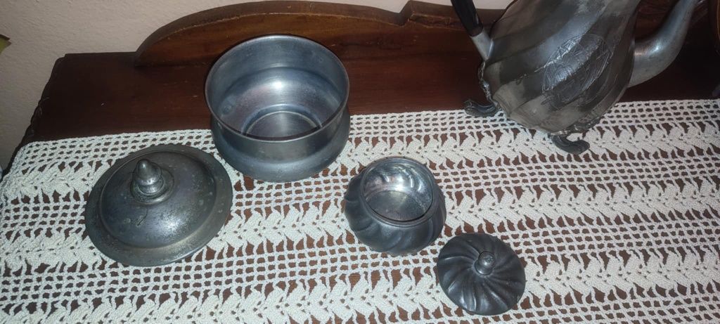 Conjunto de bule e potes em estanho - vintage