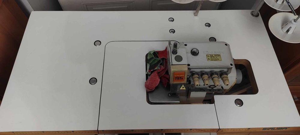 Maszyna Overlock Siruba 757K
