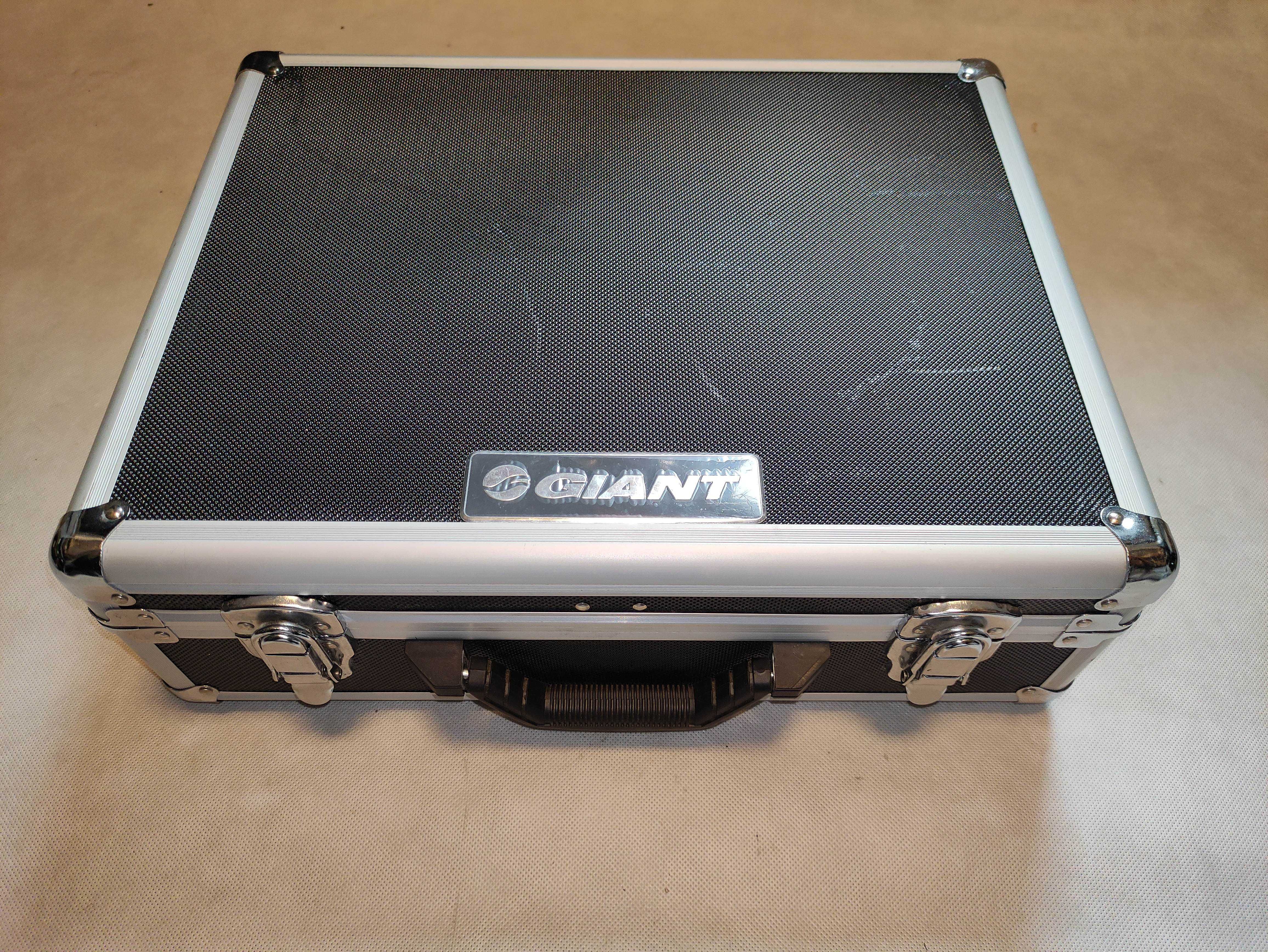 Firmowa walizka serwisowa GIANT do rowerów elektrycznych narzędzia