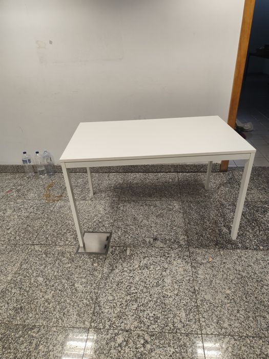 Mesa de cozinha e mesa alta com 3 cadeiras