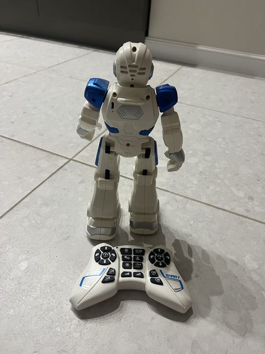 Робот на пульте управления