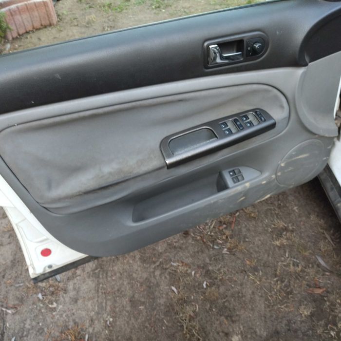 schowek siedzenia tapicerka uszczelki drzwi  passat b5 kombi fl
