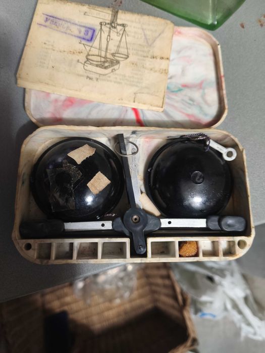 Stara waga szalkowa jubilerska laboratoryjna 1986r