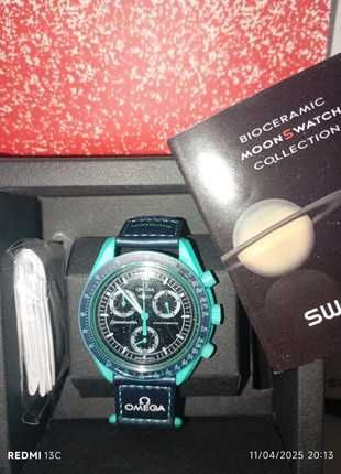 SO33L103 Omega x Swatch Światła Polarnie: Kosmiczny Zegarek z Błękitem