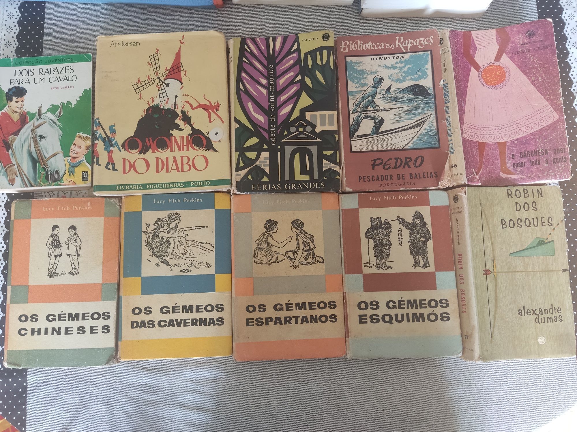 Livros diversos.