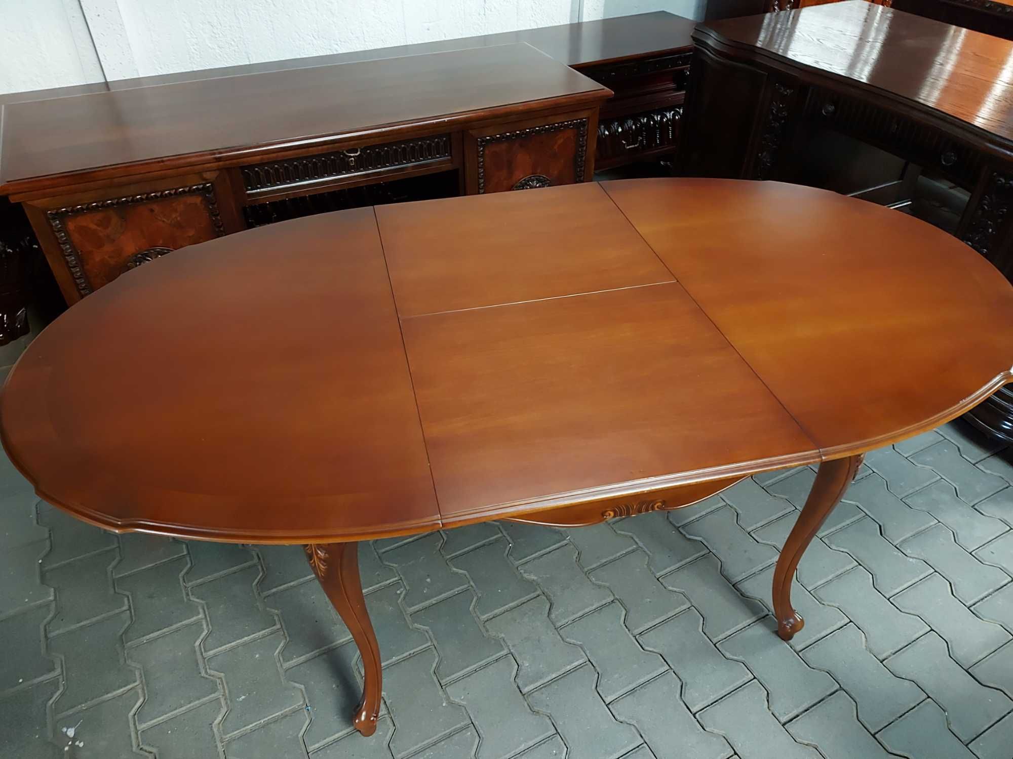 Stylowy stół chippendale