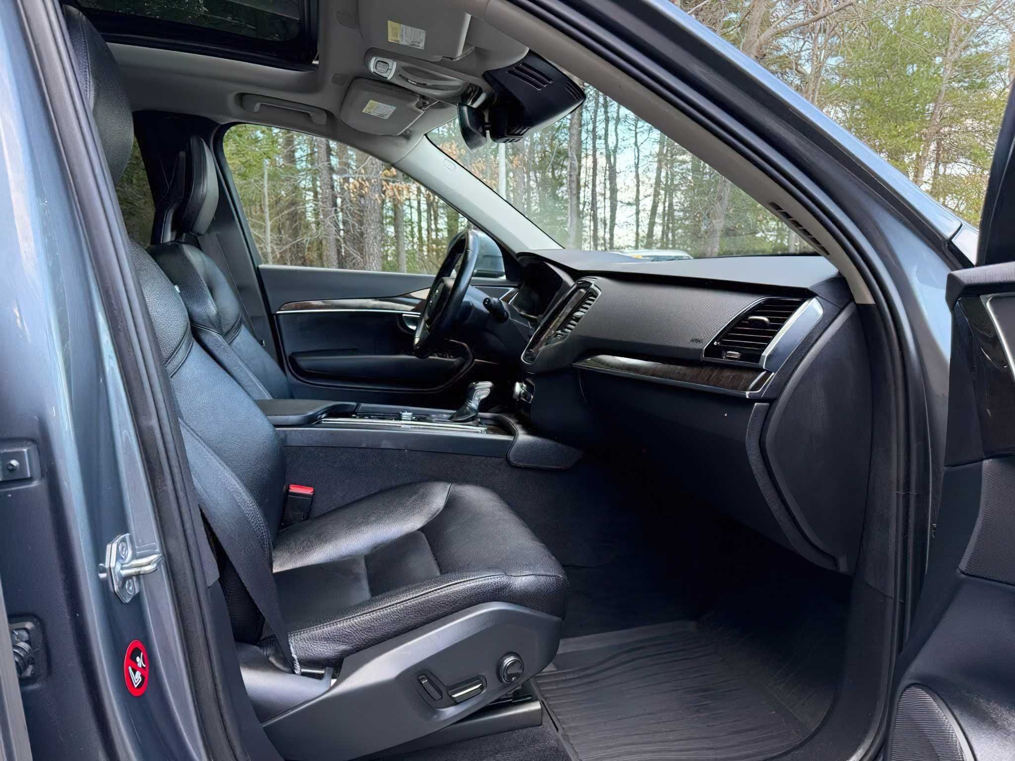 Volvo XC90    2017