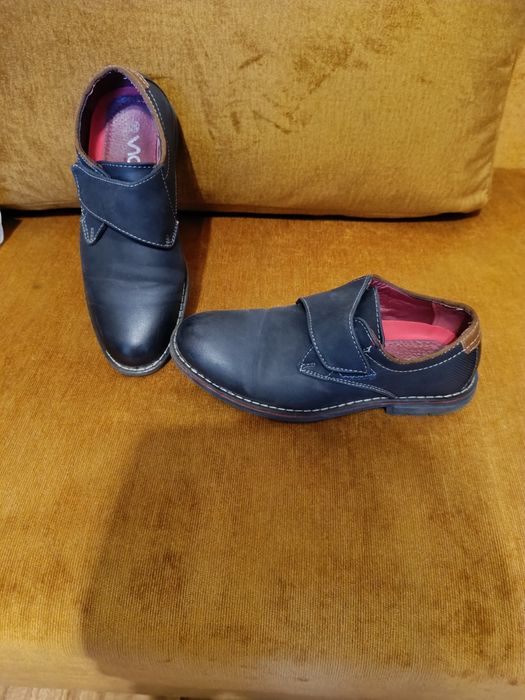 Komunia Święta  buty na komunię i pokrowiec na krzesło