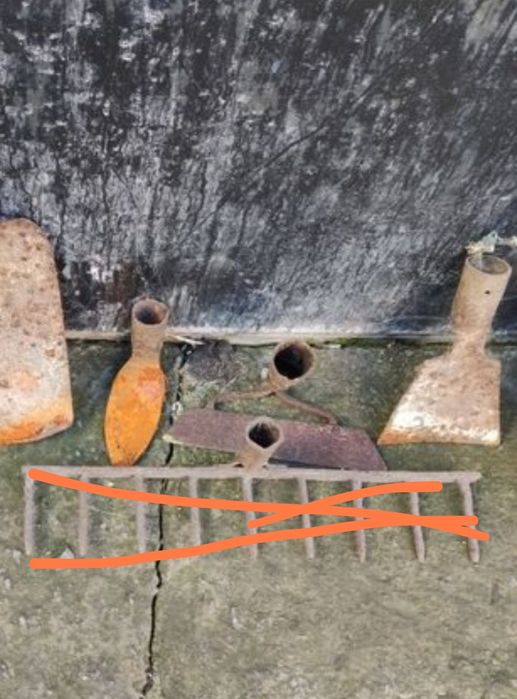 Лопата і садовий інвентар