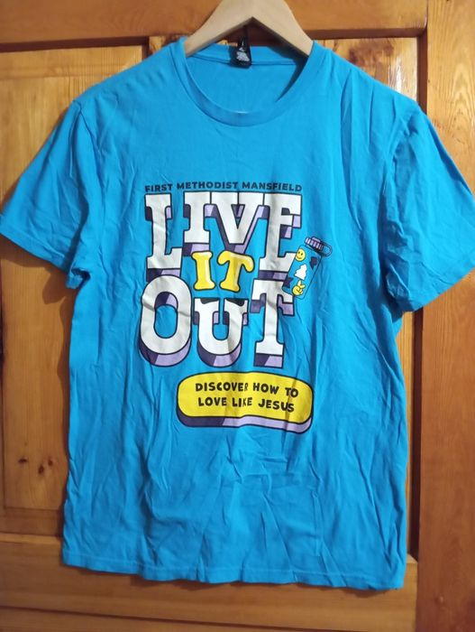 Футболки разного цвета