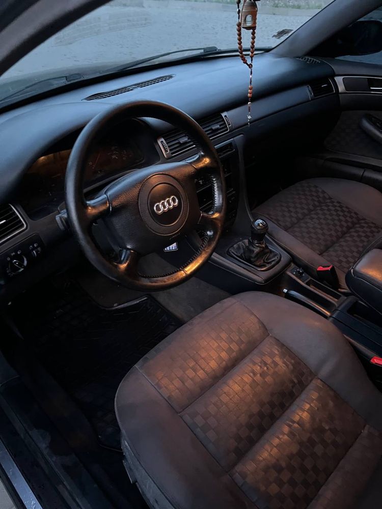 Audi A6 C5 седан