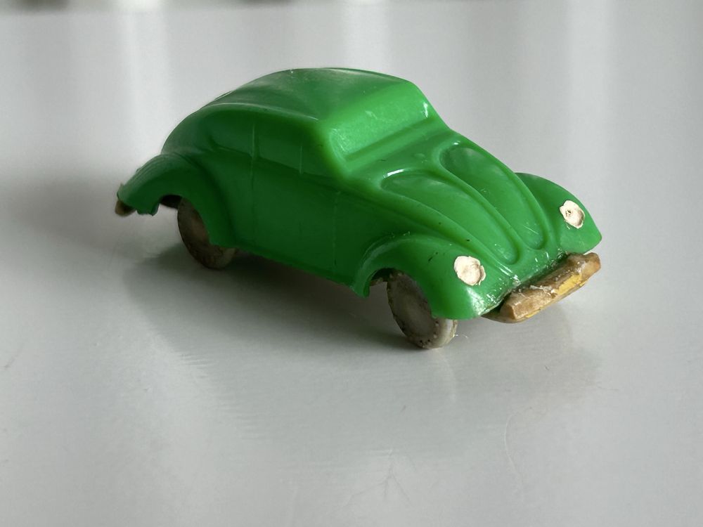 Volkswagen Garbus Beetle stara zabawka z kiosku Oval