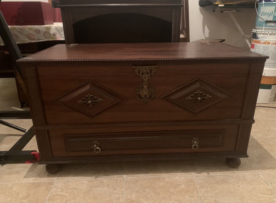 Baú vintage em ótimo estado