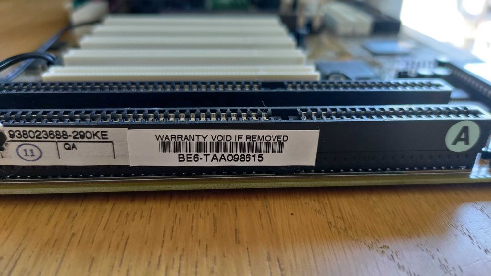 ABIT BE6 (Intel 440BX) + Pentium III 600E - sprawne, retro