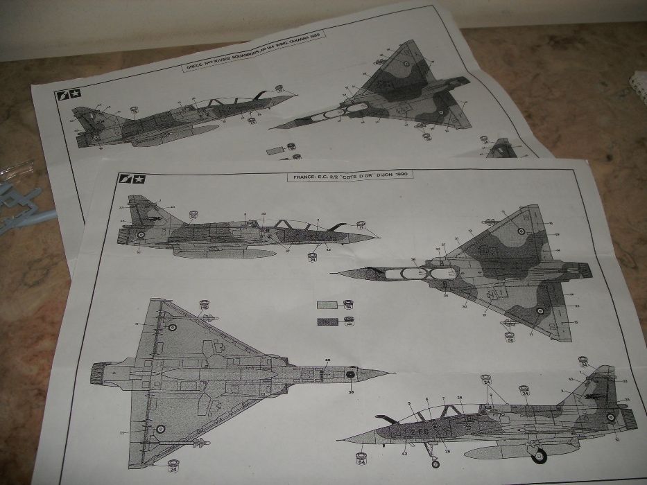 Kit Modelismo avião Mirage 2000B da Heller à escala 1/72