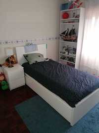 Pack Quarto Solteiro IKEA - Cama + 2 Gavetões + Estante