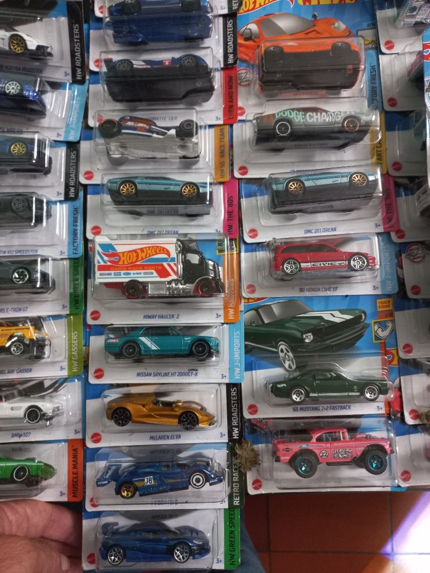 Hot Wheels mais de 100