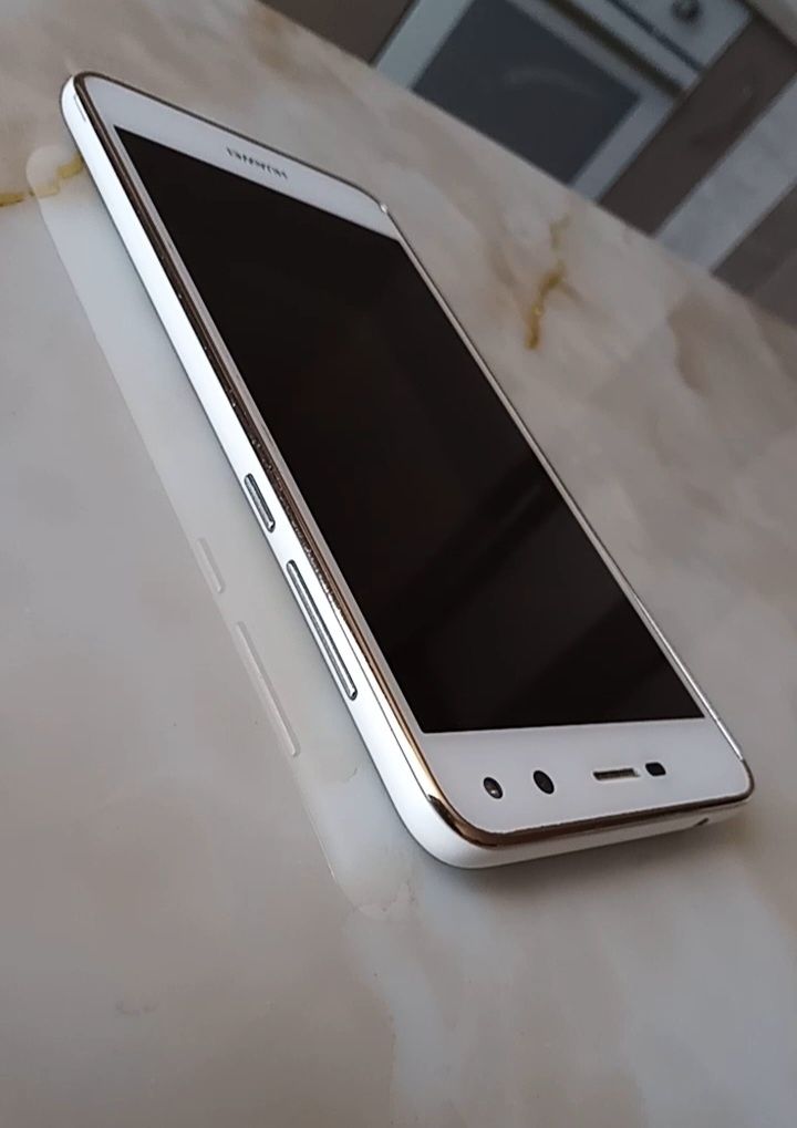 Телефон Huawei MYA- L11  андроїд
