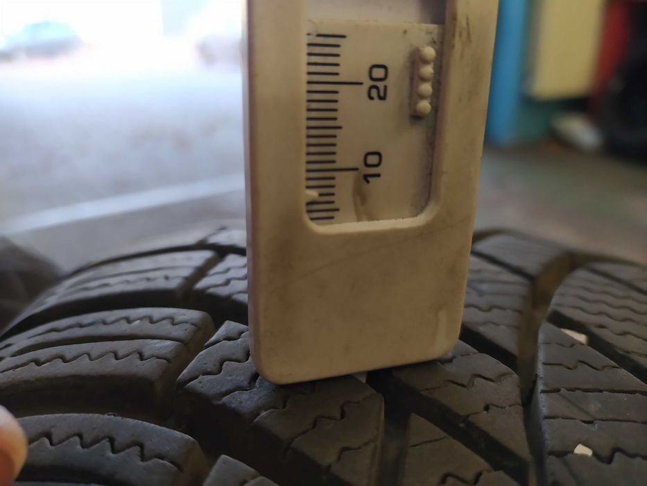 Komplet zimowych opon Nexen WinGuard Snow G3 stan idealny jak nowe