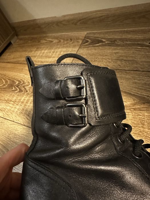 Чорні шкіряні напівчоботи