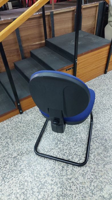 Cadeiras fixa sem braços