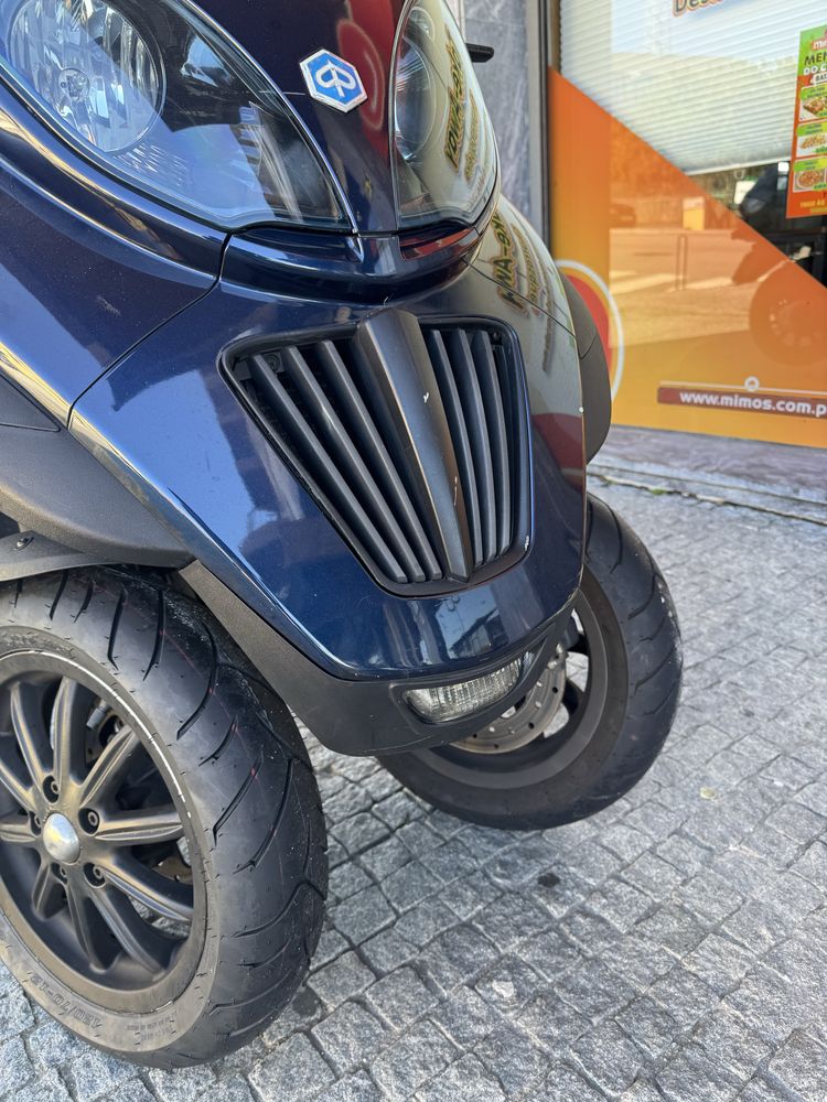 Moto piaggio mp3 250