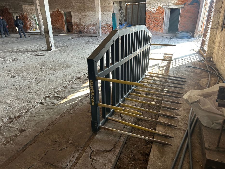 Продаються вила для розгортання сінажу