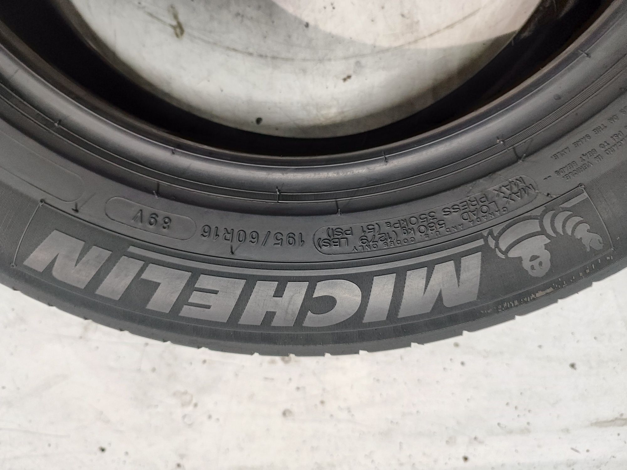 2 Pneus semi novos 195-60r15 Michelin Oferta da Entrega -85 Euros