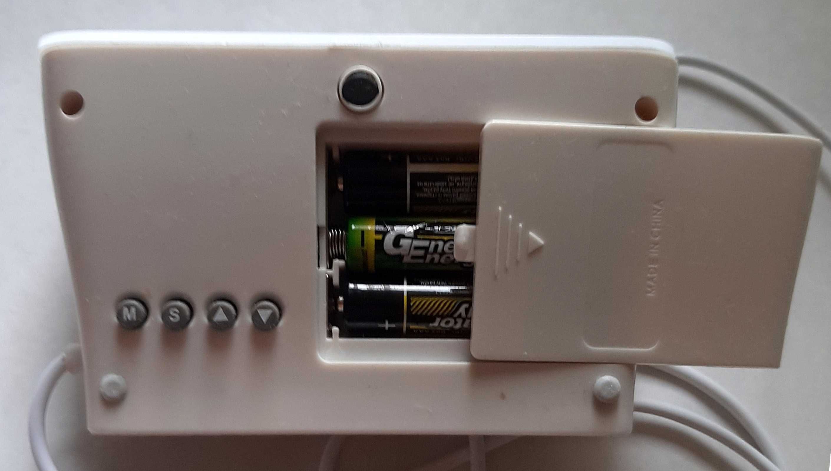 Часы  электронные с термометром, календарь, будильник,ночьничок, 4USB