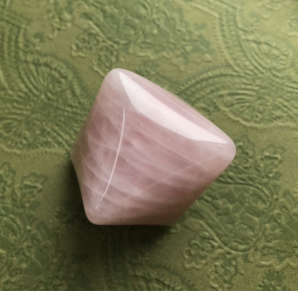 Nowy kwarc różowy Tchibo naturalny kamień do masażu ośmiościan prezent