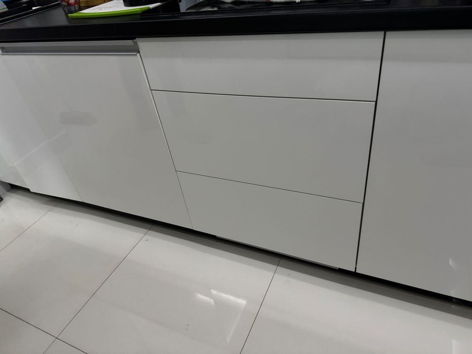 OKAZJA Meble kuchenne + wyspa biały połysk