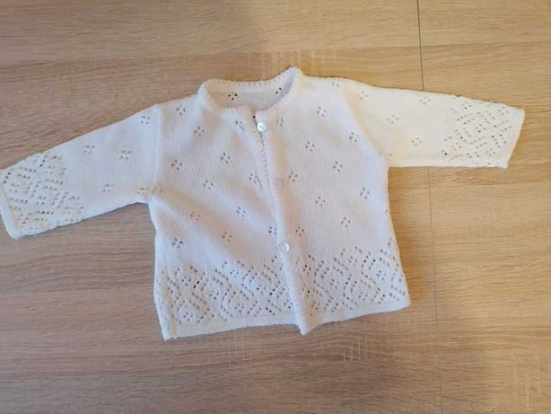 Biały sweterek dla dziewczynki  r. 68