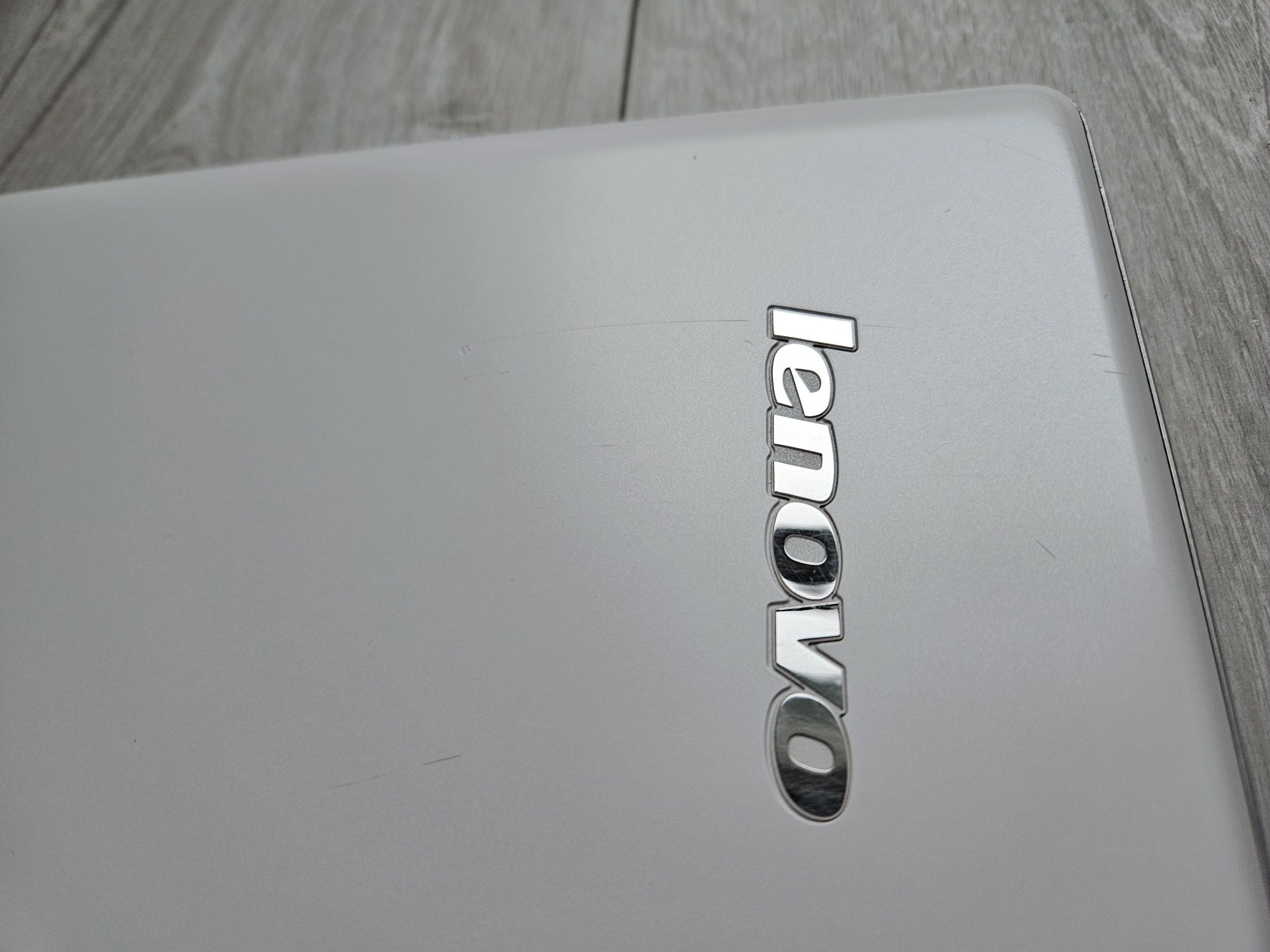 Laptop Lenovo z51-70 (biały, Windows 11)