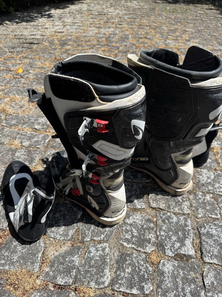 Botas e colete de protecao Enduro Moto