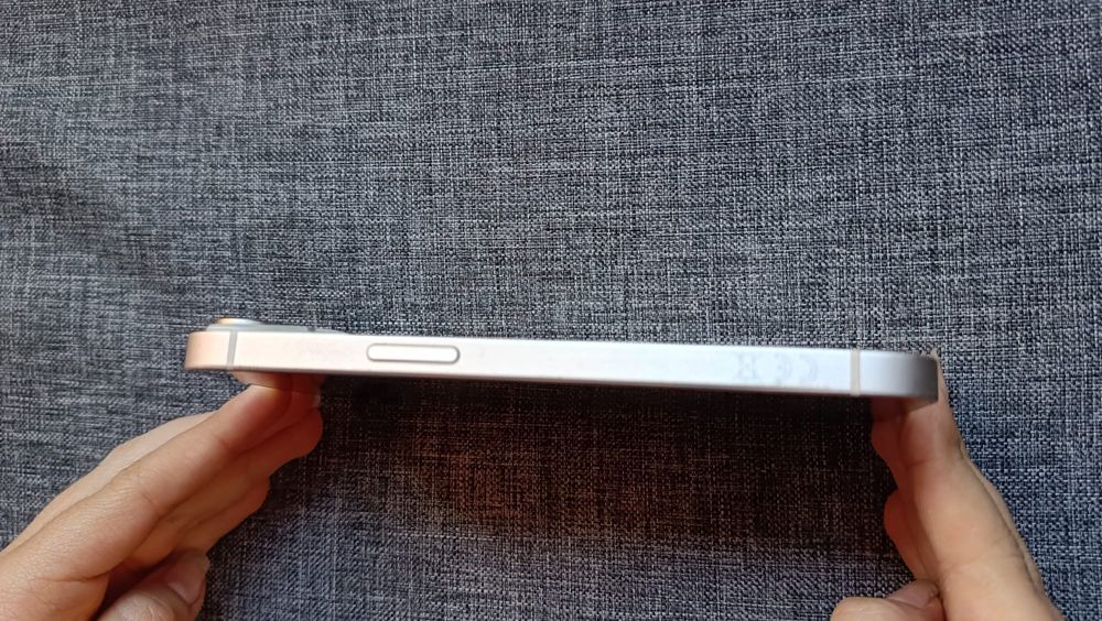 iPhone 14 wraz z oryginalnym etui Apple Magsafe