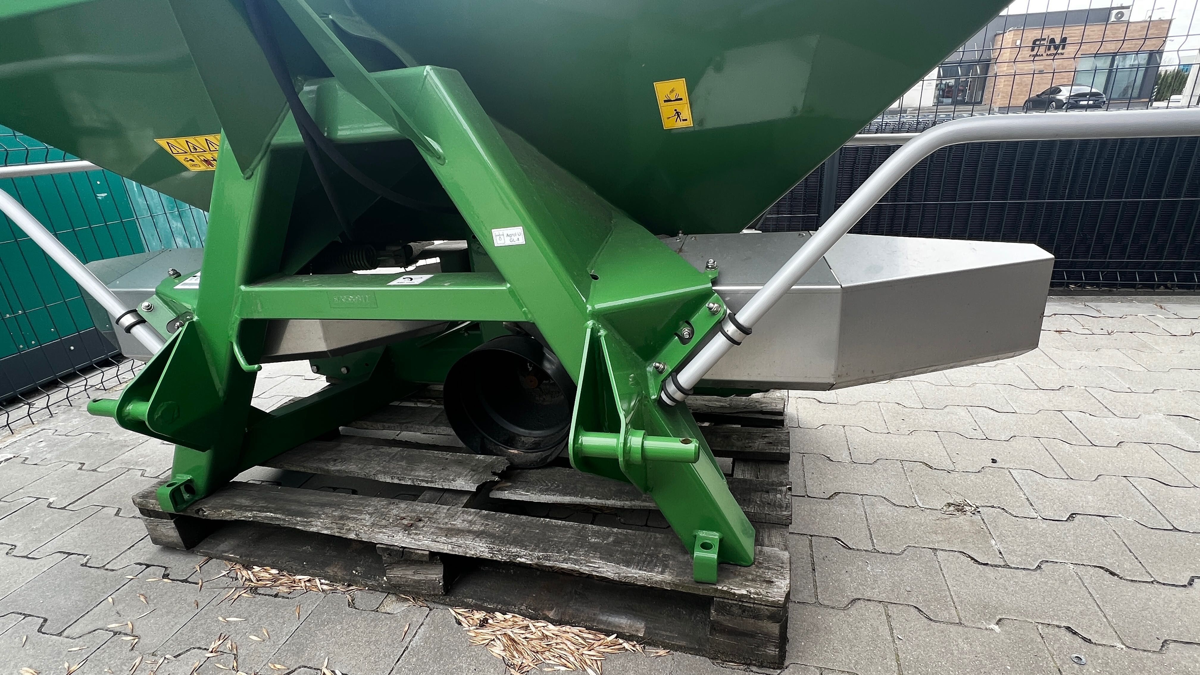Rozsiewacz nawozów mineralnych SIPMA RN 610 ANTEK