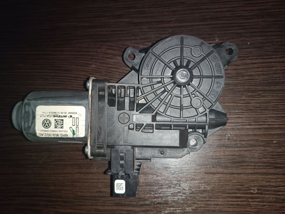 Продаю новий , повністю робочий стіклопідйомник VW Jetta