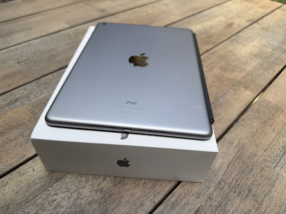 Tablet Ipad  apple  6 generacji 32gb wifi ( wersja bez karty sim)