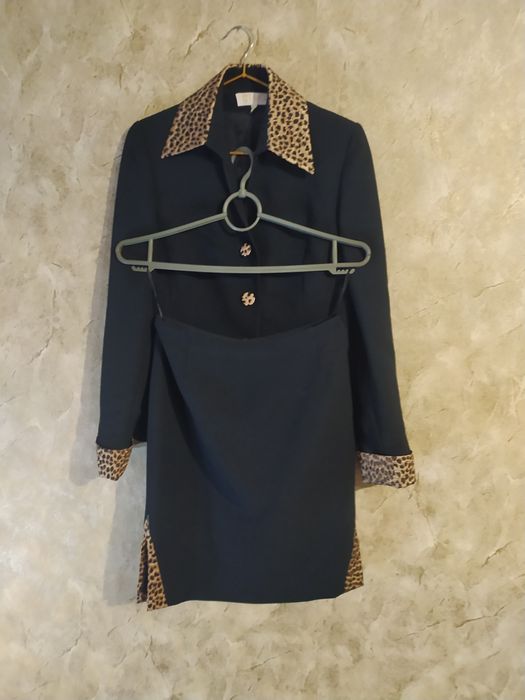 жіночий діловий костюм  для бізнесу