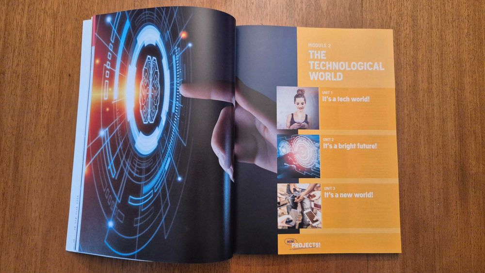 Vendo Dossier do Professor e Manual de Inglês STEP UP, 10º Ano - NOVO!