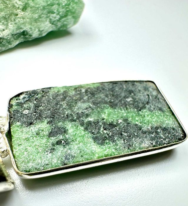 Unikatowa zawieszka z kamieniem Ruby Zoisite ZOISYT Z RUBINEM 925