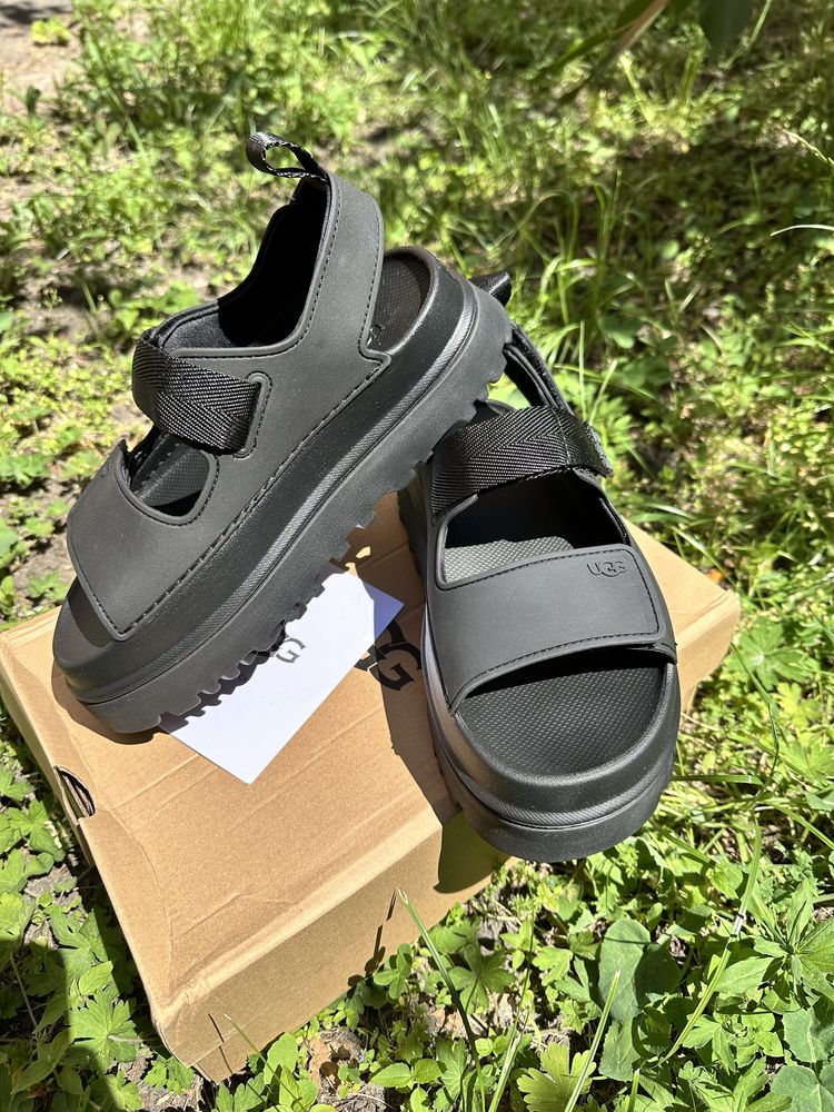 Босоніжки UGG у чорному кольрі